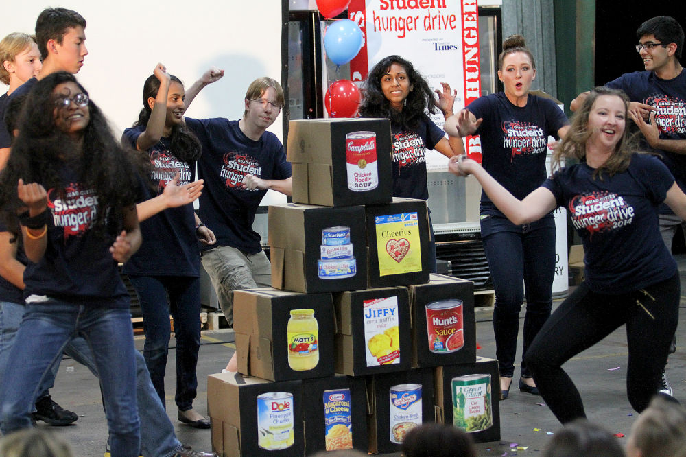 092914-hunger-drive09